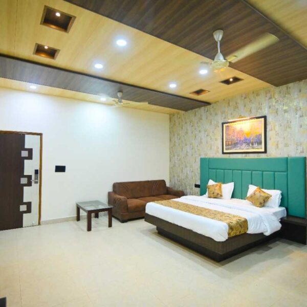 Best Hotel in Ayodhya: Hotel Trimurti - Image 3